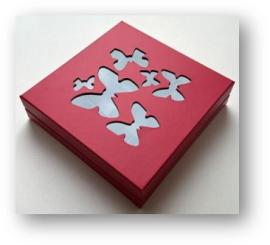 Коробка для конфет ЛЮКС с окном БАБОЧКА 180*180*45 (под 16 шт) (красная матовая/белая), арт.051921