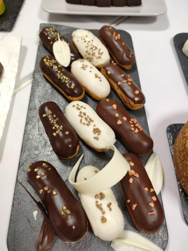 Пирожные заварные шоколадно- ореховые