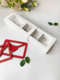 Коробка для 3 конфет с обечайкой с окном, белый, 130*50*33мм, арт.КУ-00558