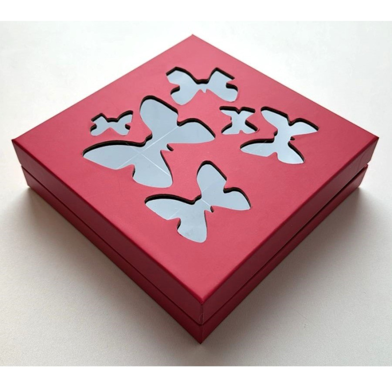 Коробка для конфет ЛЮКС с окном БАБОЧКА 180*180*45 (16) (красная матовая/черная матовая), арт.051941