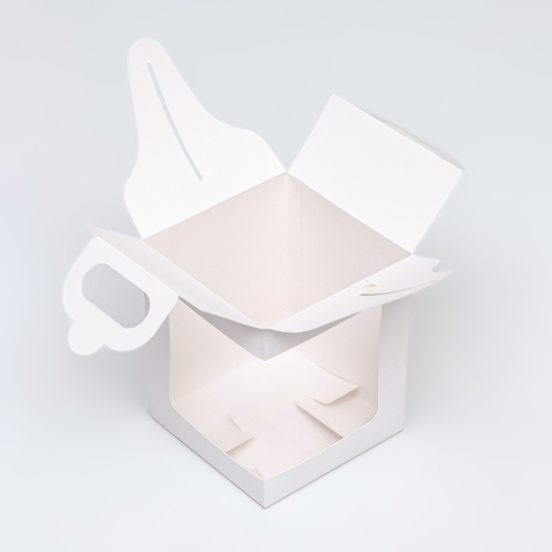 Кондитерская упаковка с оконом, белая, 12,5 x 12,5 x 15 см. арт.9912408